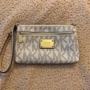 Michael Kors Jet Set Large Wristlet